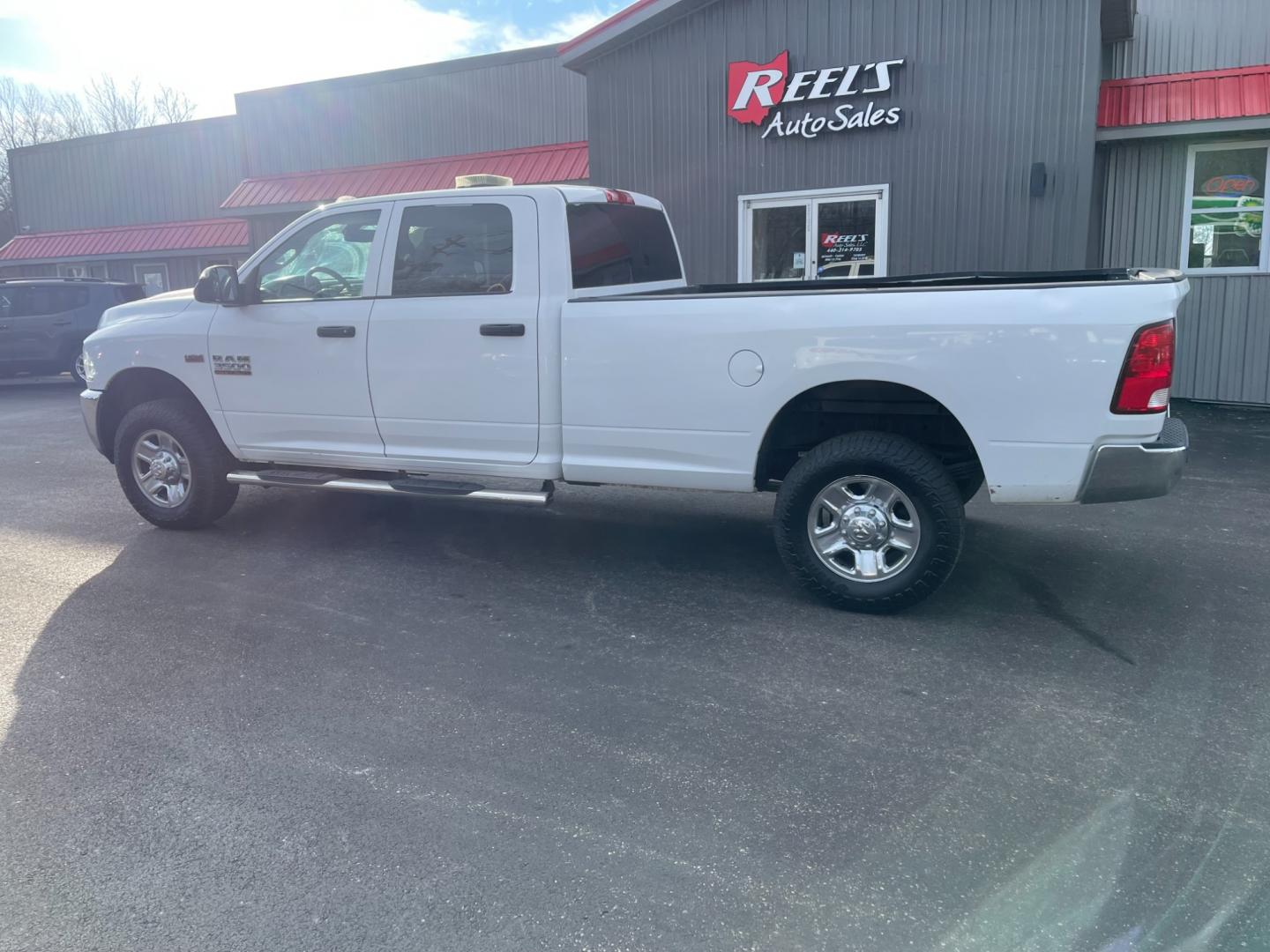 2018 White /Black RAM 3500 Tradesman Crew Cab 4WD (3C63R3GJ7JG) with an 6.4L V8 OHV 16V engine, 6A transmission, located at 11115 Chardon Rd. , Chardon, OH, 44024, (440) 214-9705, 41.580246, -81.241943 - Photo#13